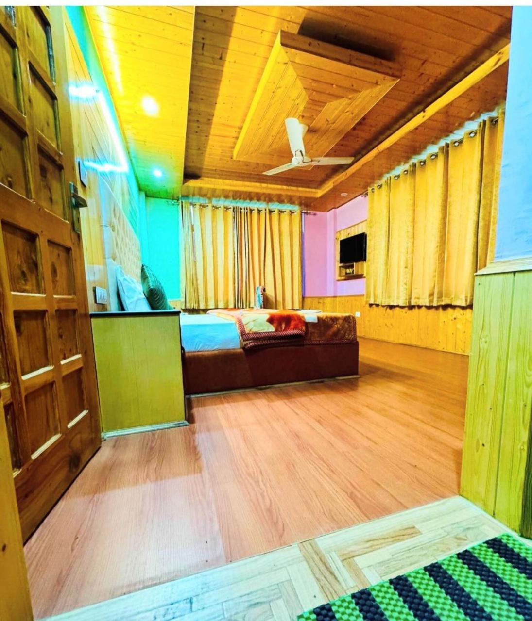 Hotel Himachal Heights Manāli Dış mekan fotoğraf